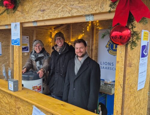 Erfolgreicher Weihnachtsmarkt in Losheim am See: 1.500 € für rollstuhlgerechtes Fahrzeug für Leni Gaszka